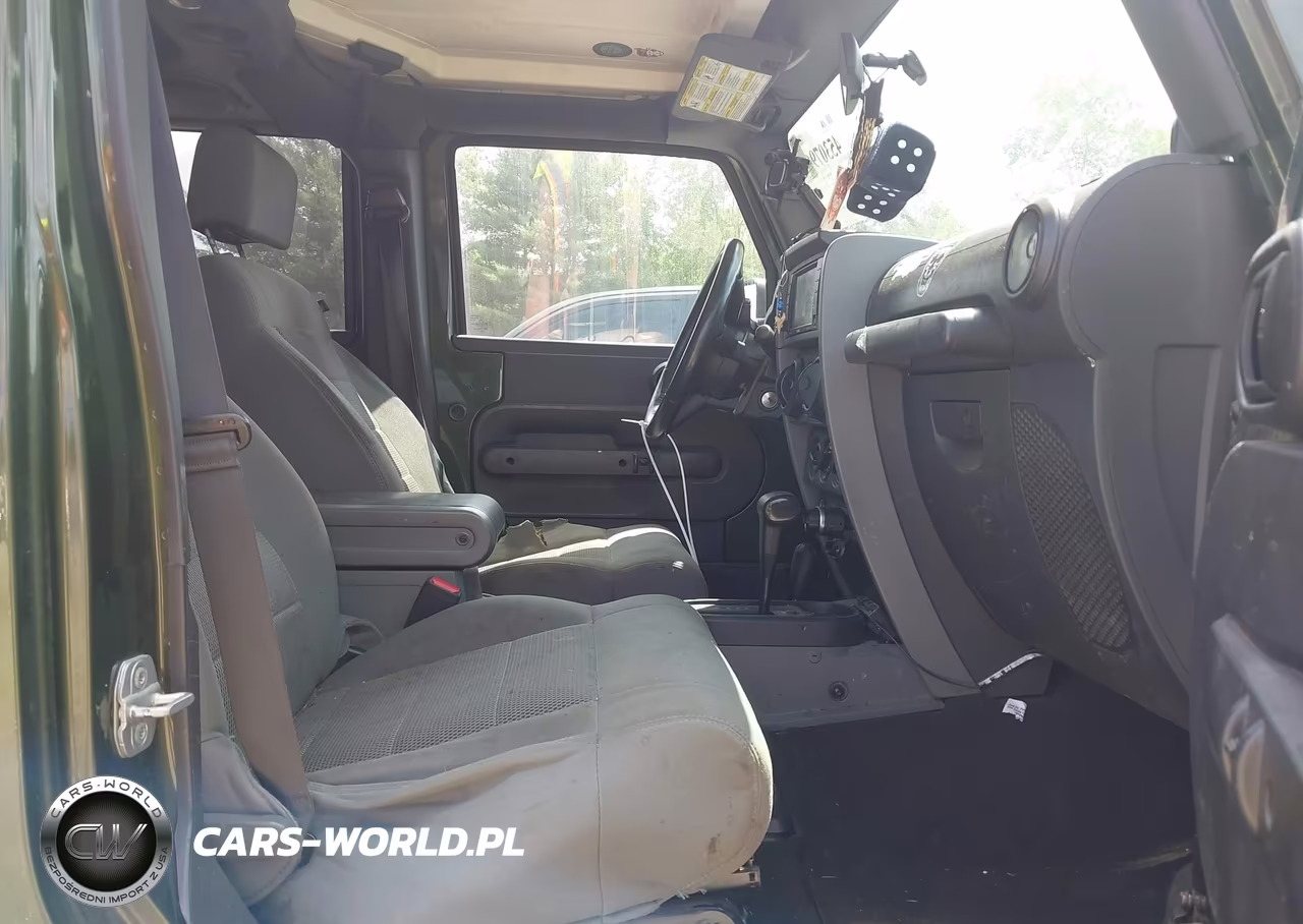2008 Jeep Wrangler Unlimited Rubicon VIN:1J4GA69178L586601 - 5