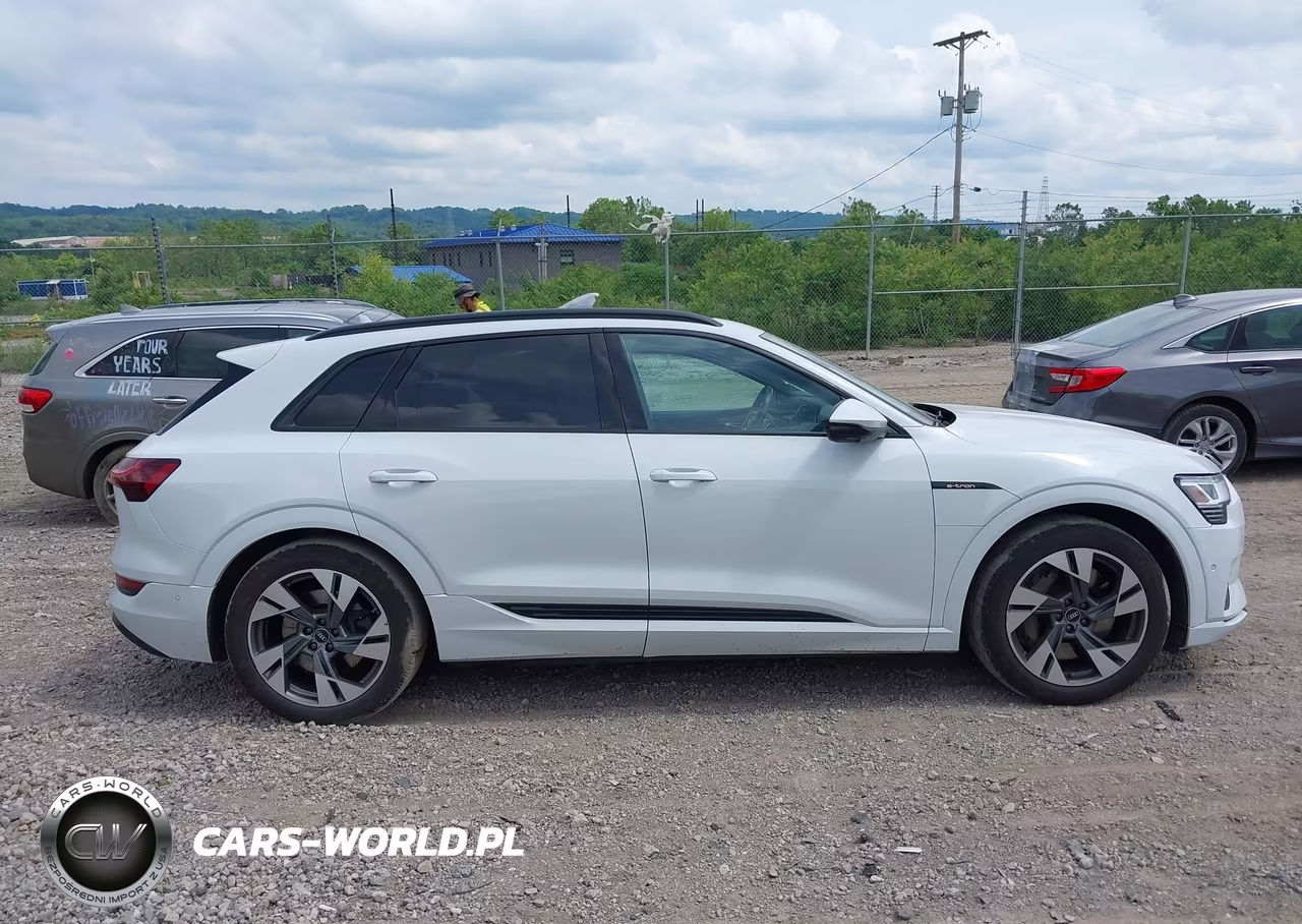2022 Audi E-Tron Premium Quattro VIN:WA1AAAGE7NB005095 - 13