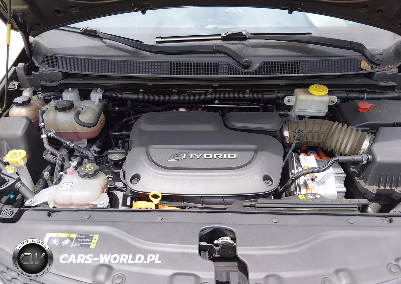 2020 Chrysler Pacifica Hybrid Touring L VIN:2C4RC1L76LR224493 - 10