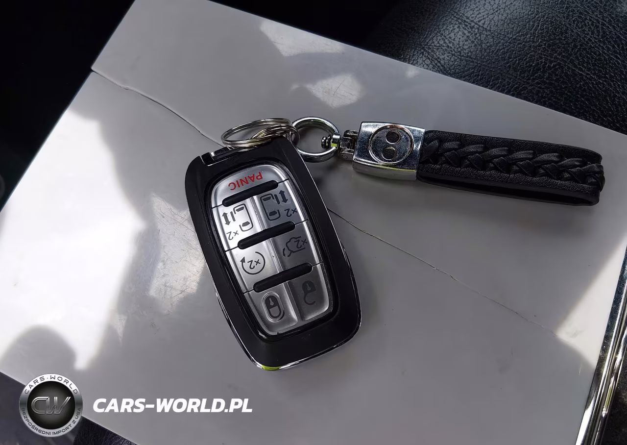 2020 Chrysler Pacifica Hybrid Touring L VIN:2C4RC1L76LR224493 - 11