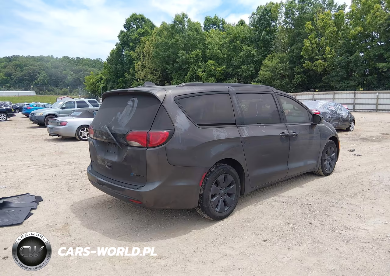 2020 Chrysler Pacifica Hybrid Touring L VIN:2C4RC1L76LR224493 - 4