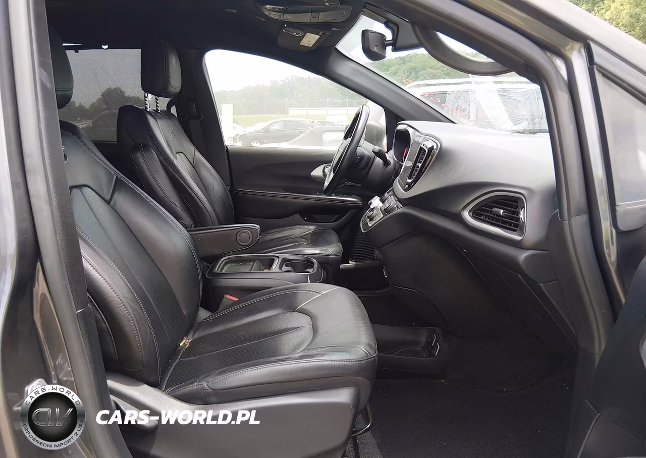 2020 Chrysler Pacifica Hybrid Touring L VIN:2C4RC1L76LR224493 - 5