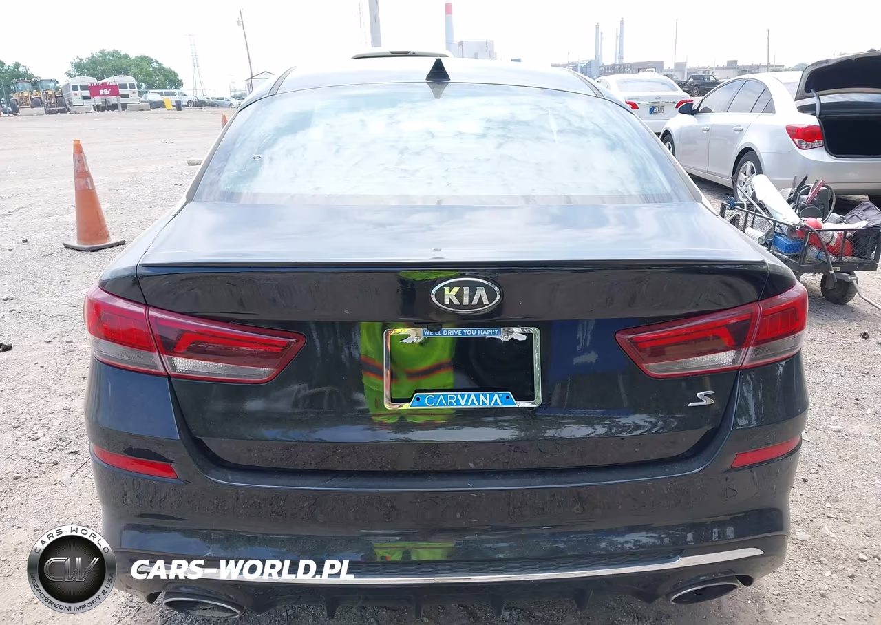 2020 Kia Optima S VIN:5XXGT4L35LG403042 - 16
