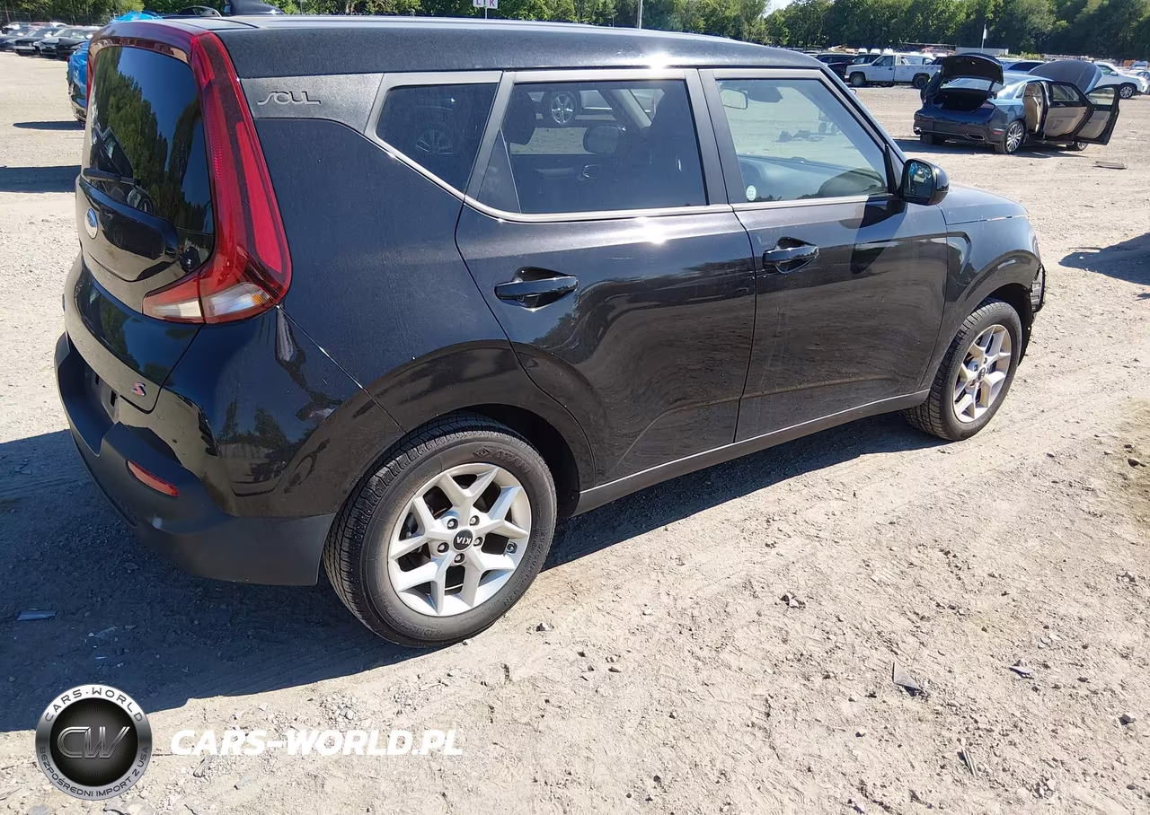 2020 Kia Soul S VIN:KNDJ23AU8L7011647 - 4