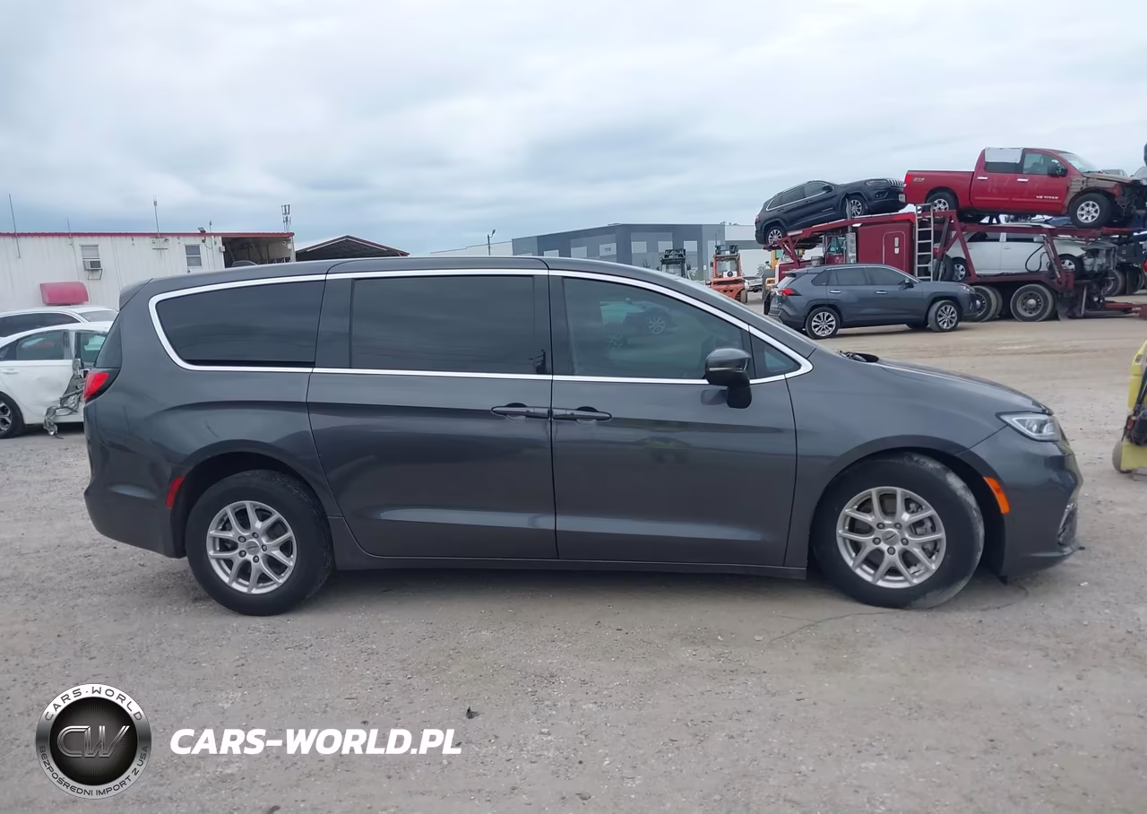 2023 Chrysler Pacifica Touring L VIN:2C4RC1BG1PR502479 - 13