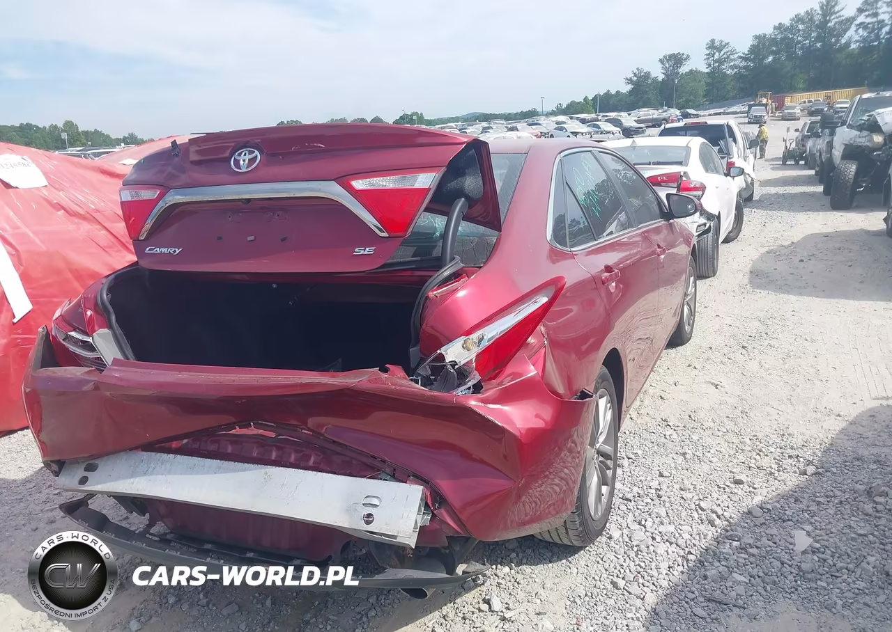 2015 Toyota Camry Se VIN:4T1BF1FK3FU900331 - 4