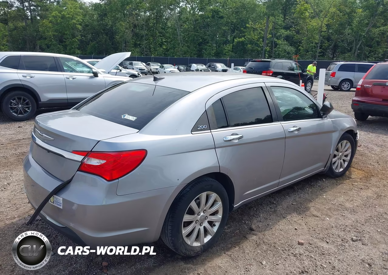 2013 Chrysler 200 Limited VIN:1C3CCBCGXDN623616 - 4