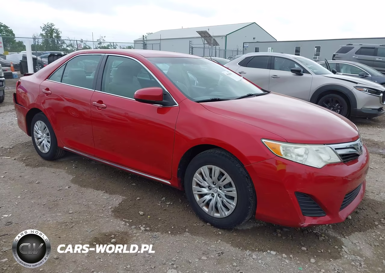 2014 Toyota Camry Le – zdjęcie 1 z 16