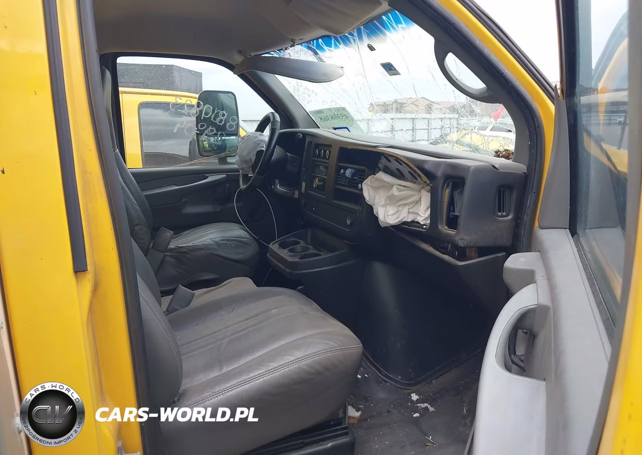2009 GMC Savana Cutaway Work Van VIN:1GDJG31K191901818 - 6