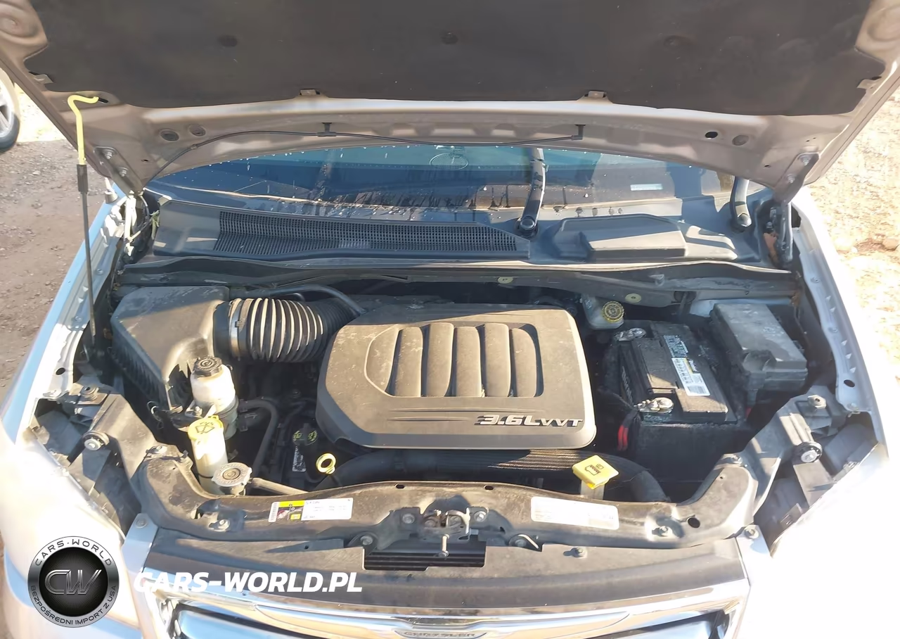 2013 Chrysler Town & Country Touring VIN:2C4RC1BG9DR629752 - 10