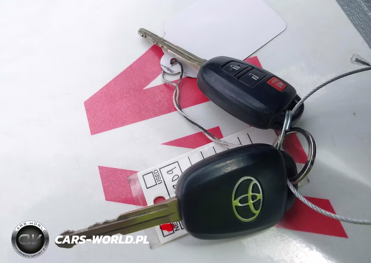 2018 Toyota Rav4 Xle VIN:2T3WFREV7JW483209 - 11