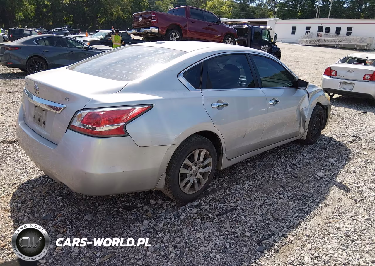 2015 Nissan Altima 2.5 S VIN:1N4AL3AP2FC149886 - 4