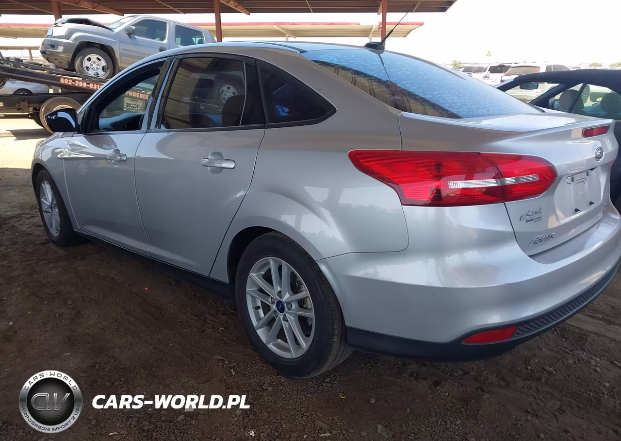 2018 Ford Focus Se VIN:1FADP3FE3JL223589 - 3