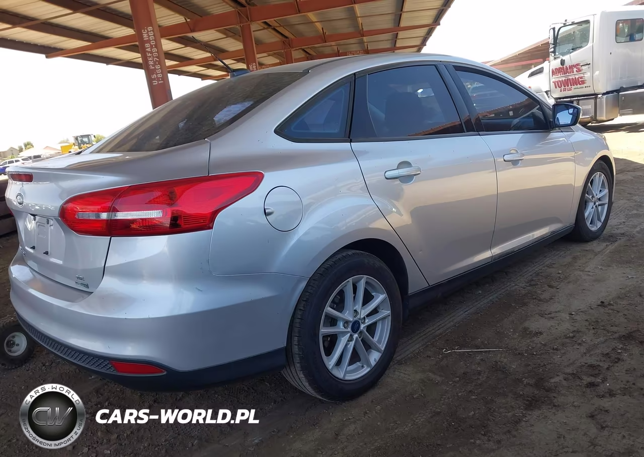 2018 Ford Focus Se VIN:1FADP3FE3JL223589 - 4
