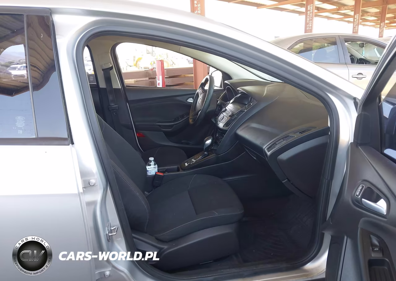 2018 Ford Focus Se VIN:1FADP3FE3JL223589 - 5