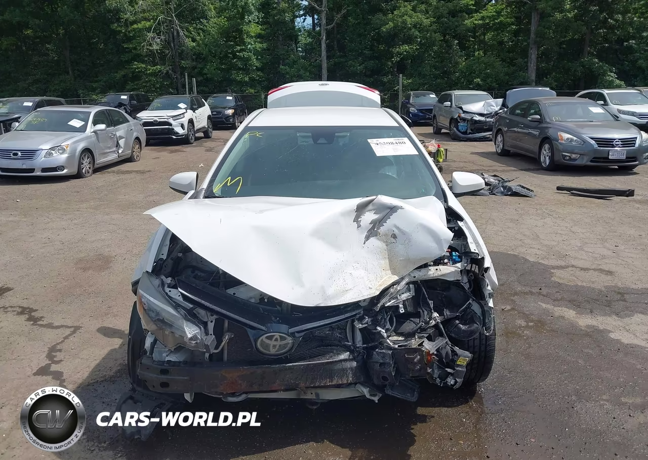 2018 Toyota Corolla Le VIN:5YFBURHEXJP754810 - 12