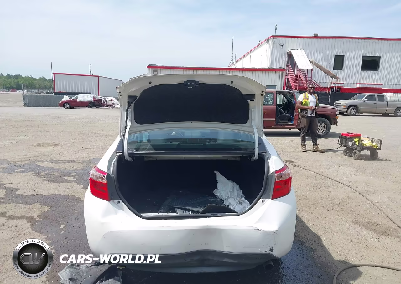 2018 Toyota Corolla Le VIN:5YFBURHEXJP754810 - 16