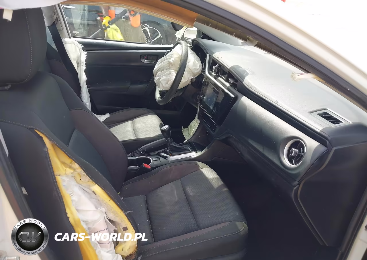 2018 Toyota Corolla Le VIN:5YFBURHEXJP754810 - 5
