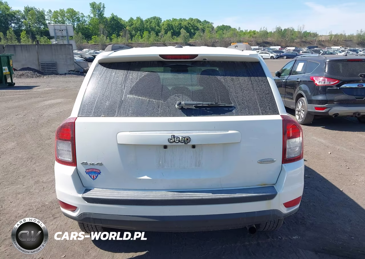2016 Jeep Compass Latitude VIN:1C4NJDEB3GD810469 - 16