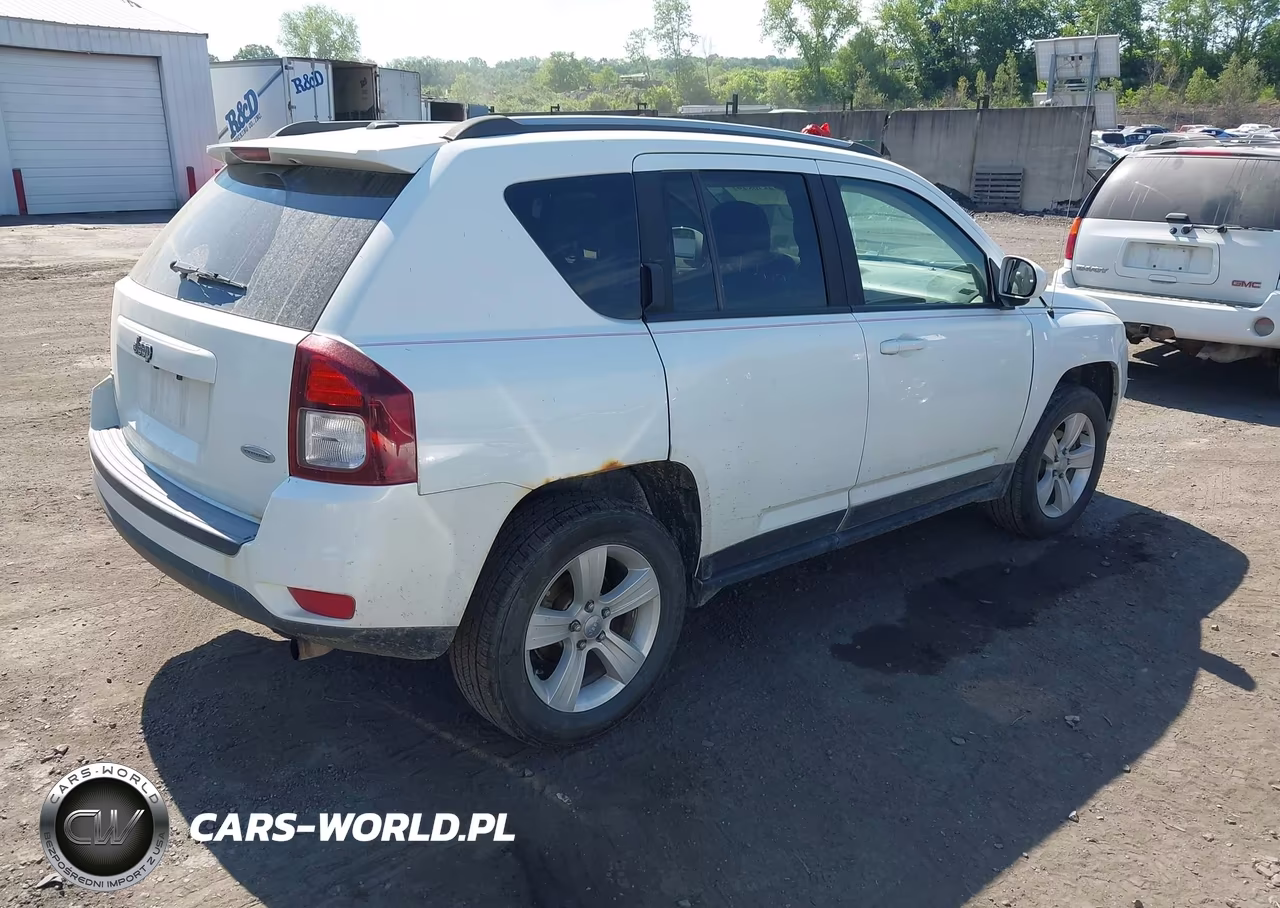 2016 Jeep Compass Latitude VIN:1C4NJDEB3GD810469 - 4