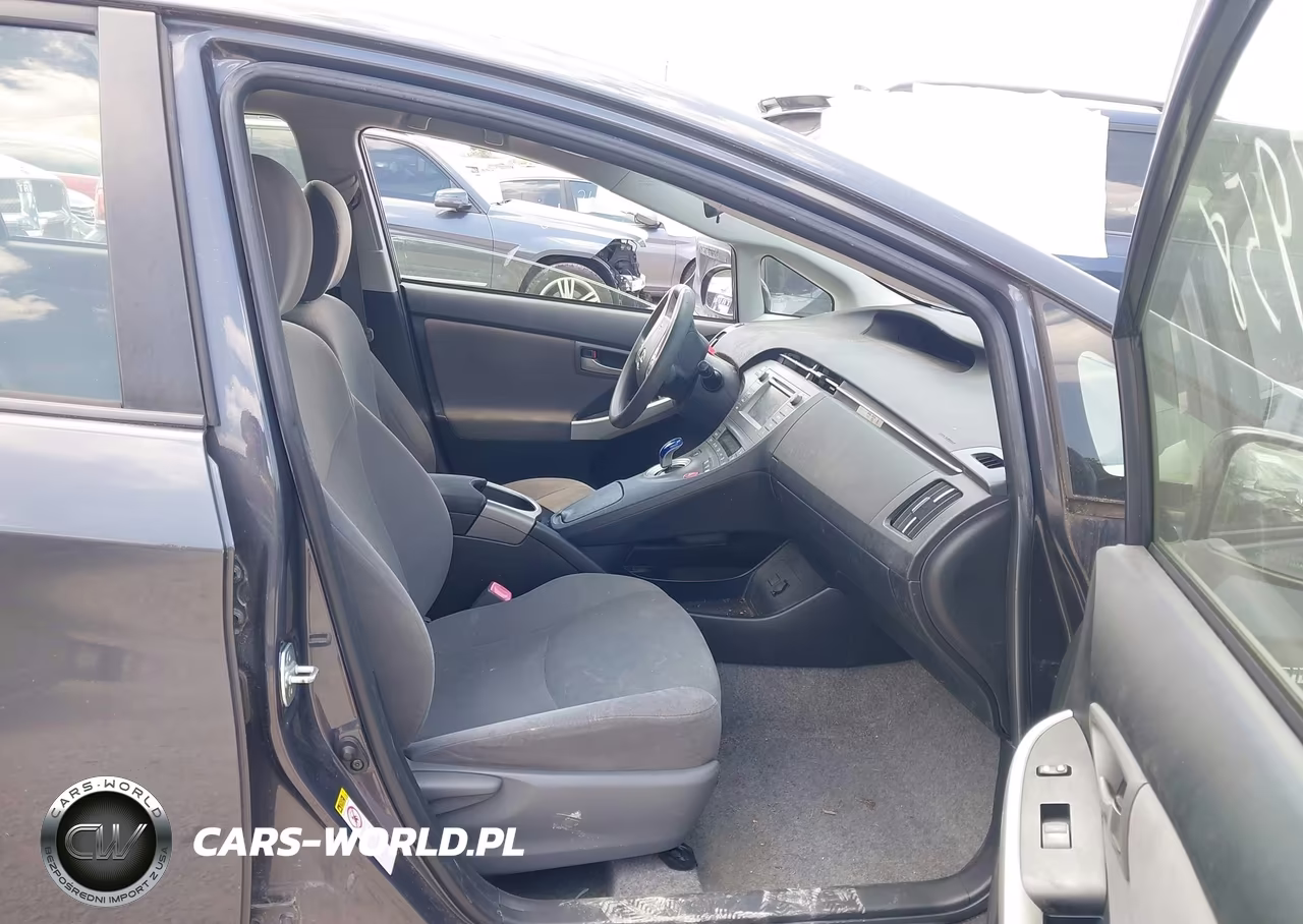 2013 Toyota Prius Two VIN:JTDKN3DU0D1657292 - 5