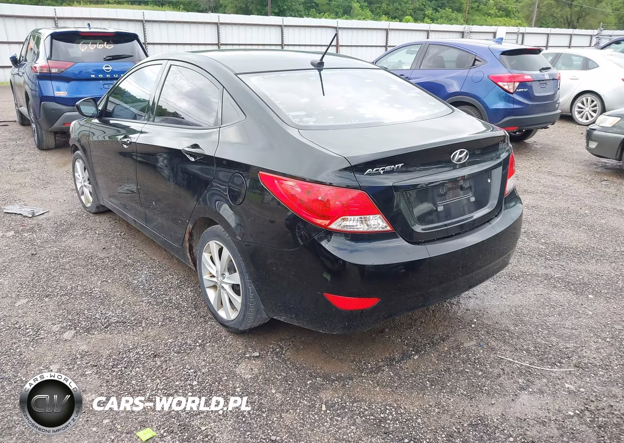 2013 Hyundai Accent Gls VIN:KMHCU4AE2DU381444 - 3