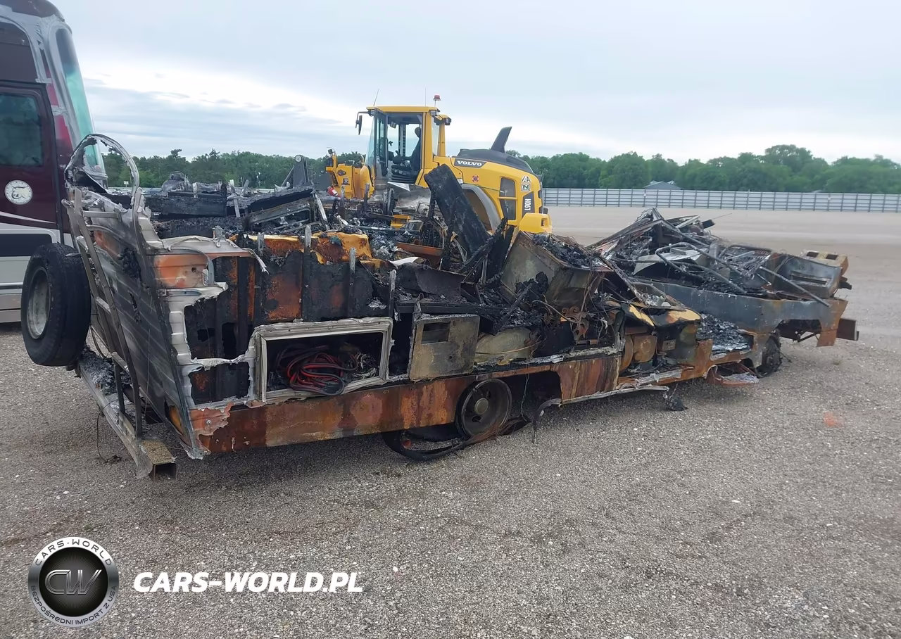 1984 Chevrolet P30 VIN:1GBJP37W7E3319551 - 4