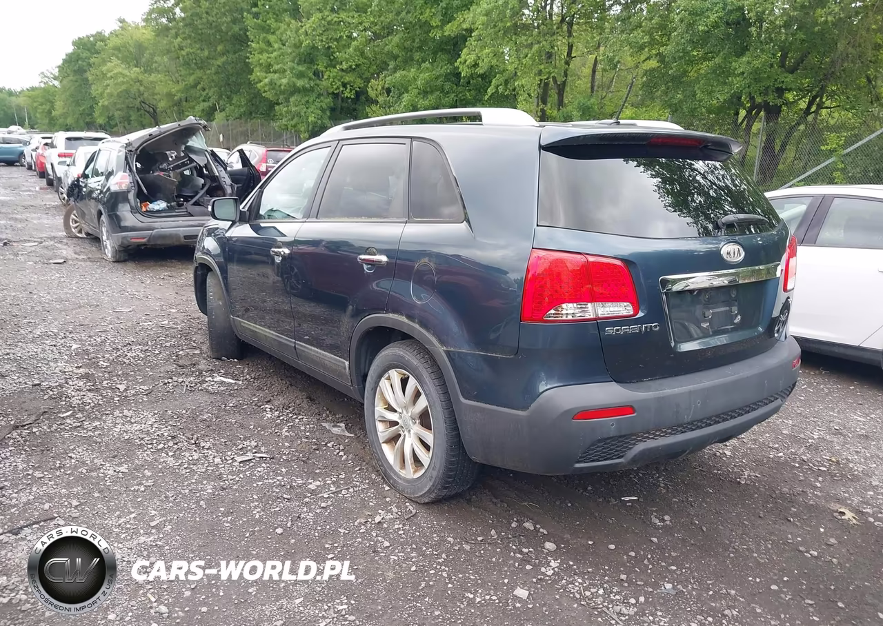 2011 Kia Sorento VIN:5XYKU3A15BG017802 - 3
