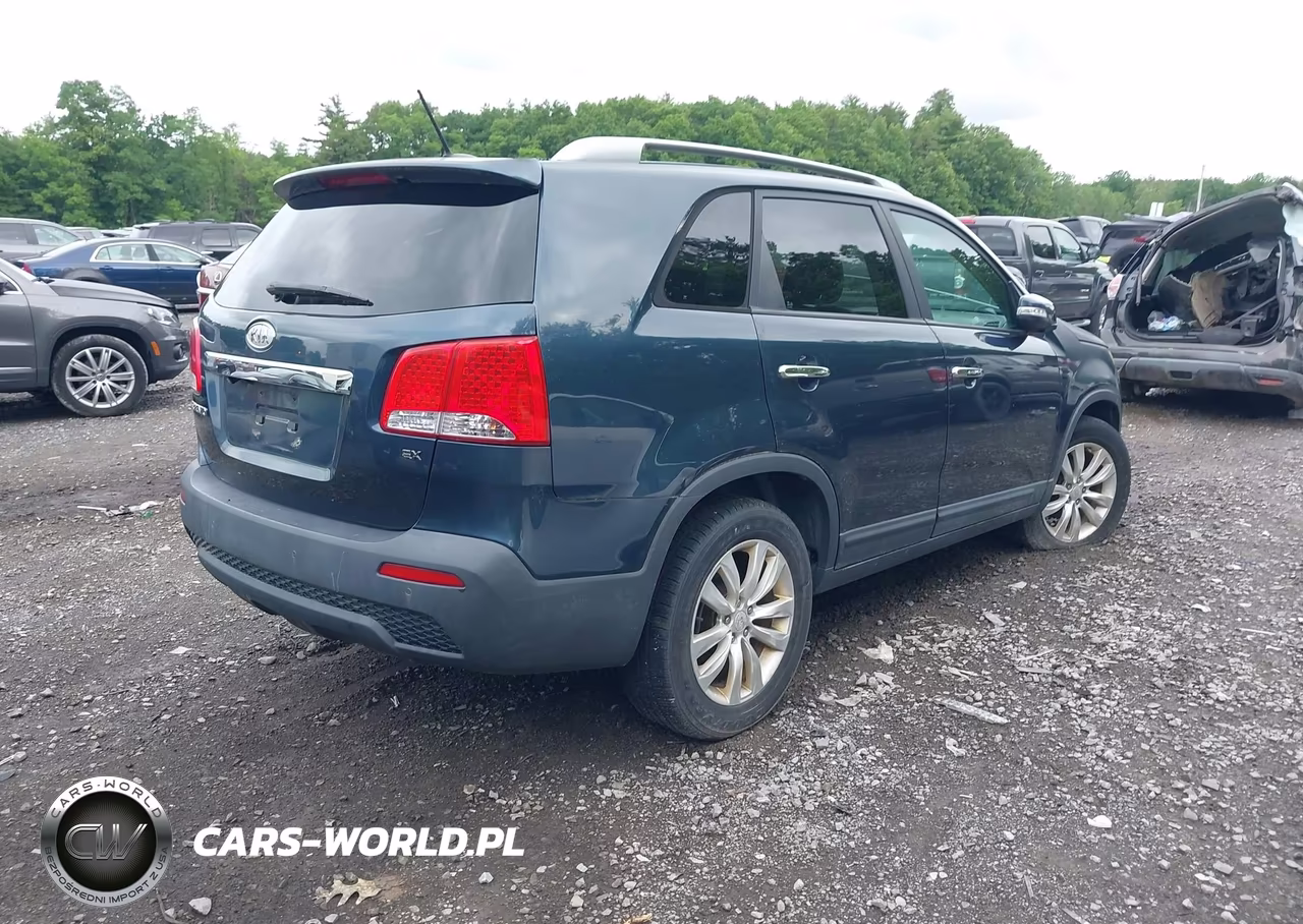 2011 Kia Sorento VIN:5XYKU3A15BG017802 - 4