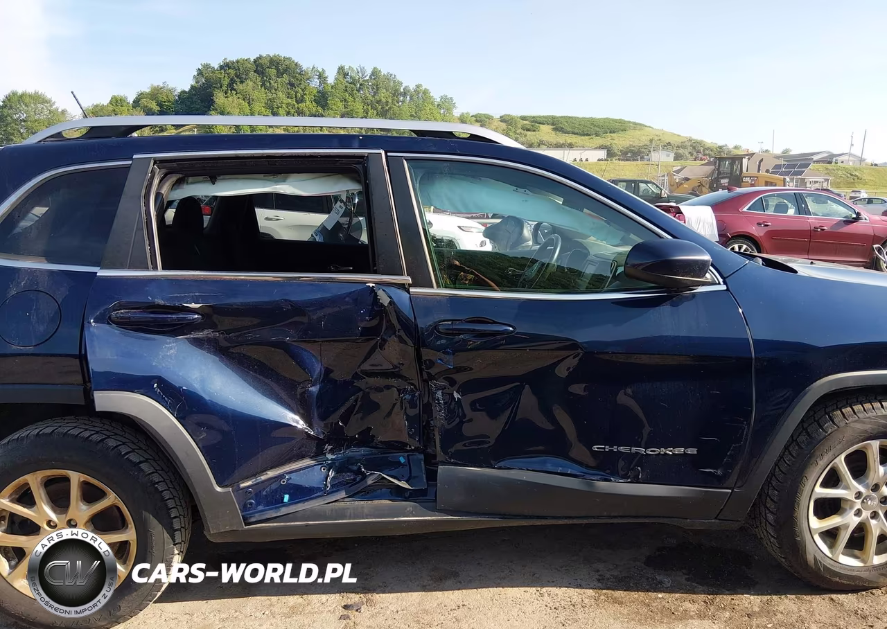 2015 Jeep Cherokee Latitude VIN:1C4PJMCB7FW784747 - 13