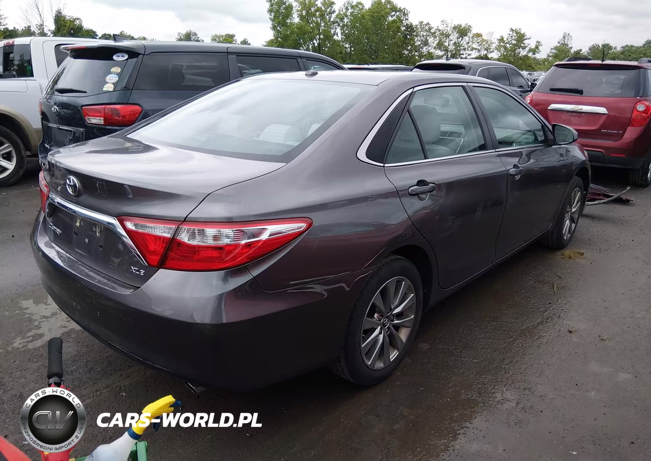 2017 Toyota Camry Xle VIN:4T1BF1FK1HU690217 - 4
