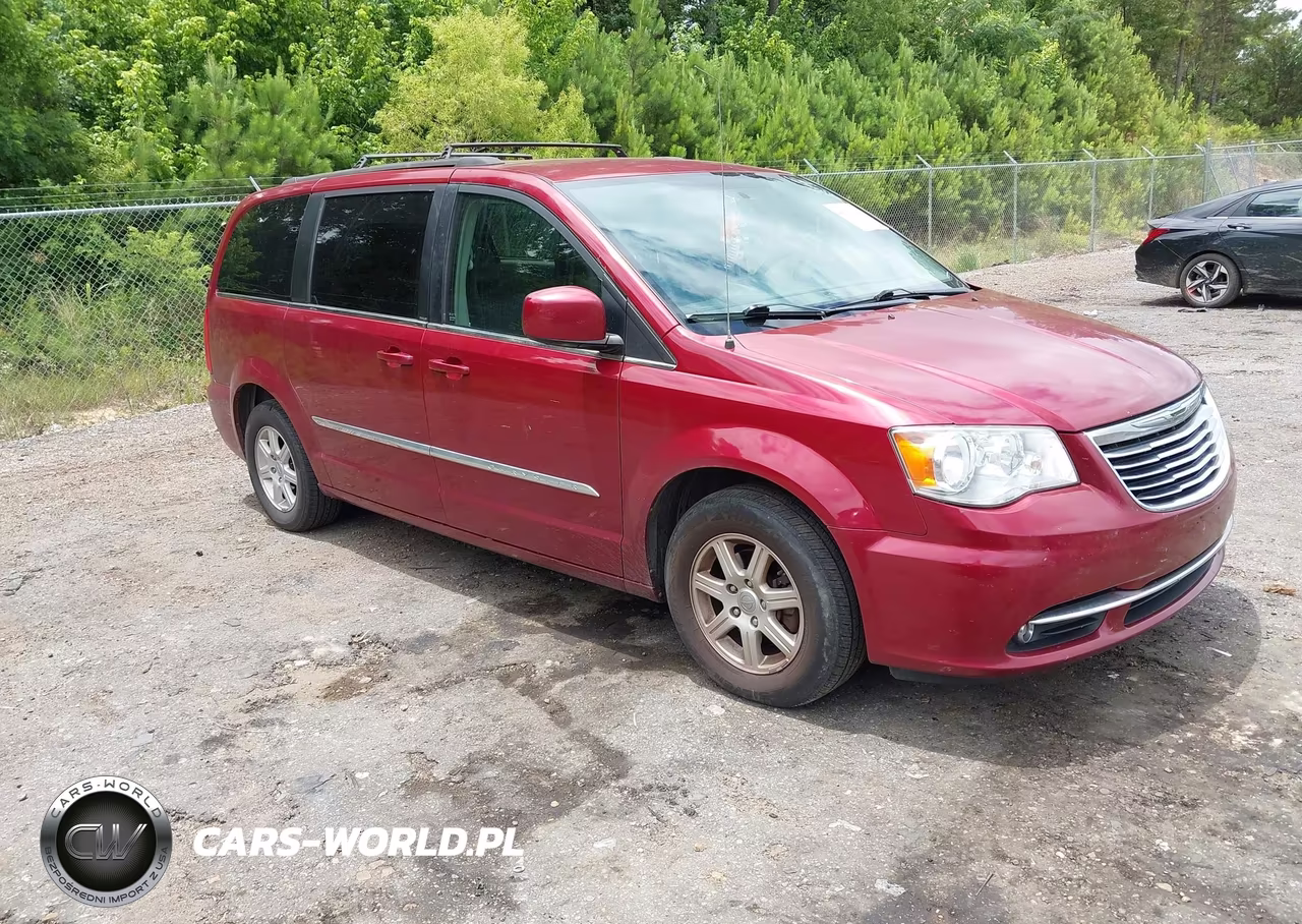 2013 Chrysler Town & Country Touring – zdjęcie 1 z 12