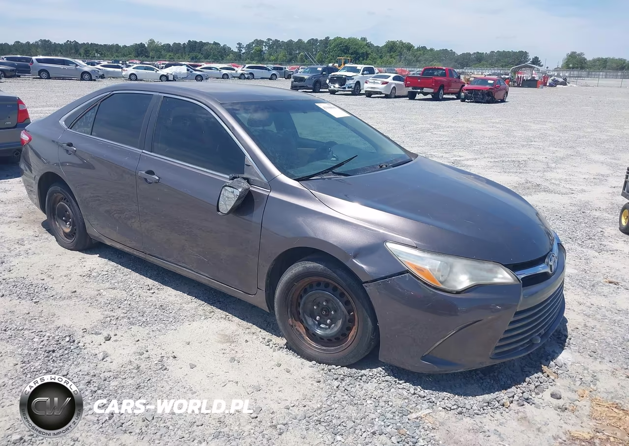 2015 Toyota Camry Le – zdjęcie 1 z 16