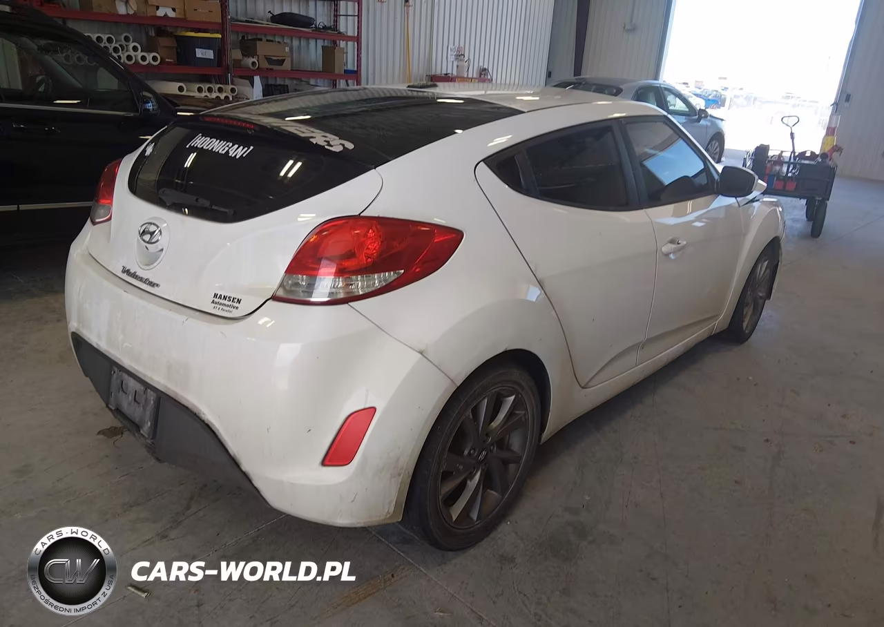 2017 Hyundai Veloster VIN:KMHTC6AD8HU310647 - 4