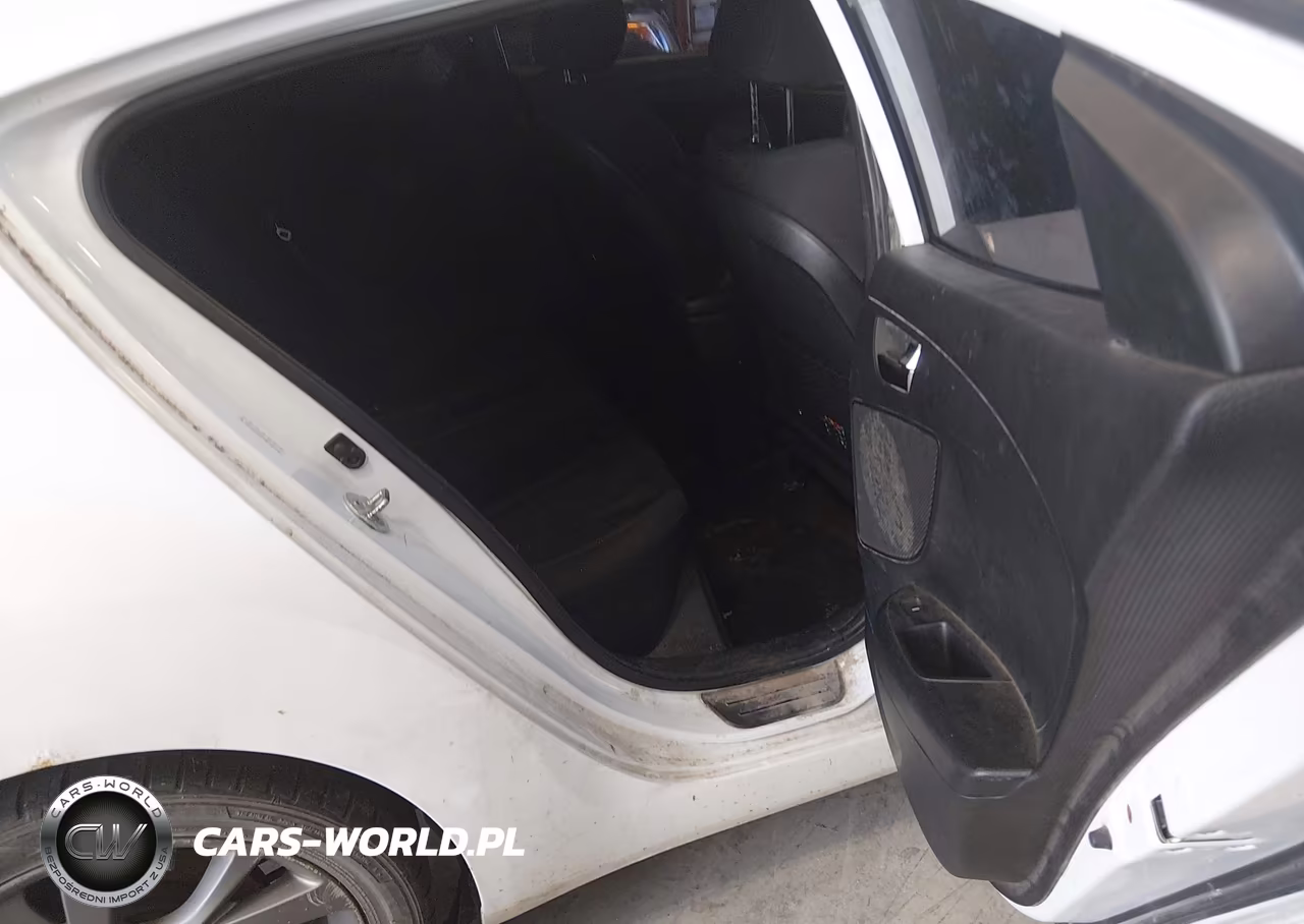 2017 Hyundai Veloster VIN:KMHTC6AD8HU310647 - 8