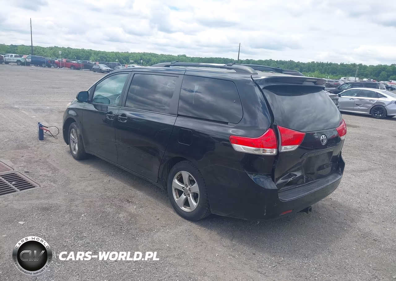 2013 Toyota Sienna Le V6 8 Passenger VIN:5TDKK3DC5DS321849 - 3