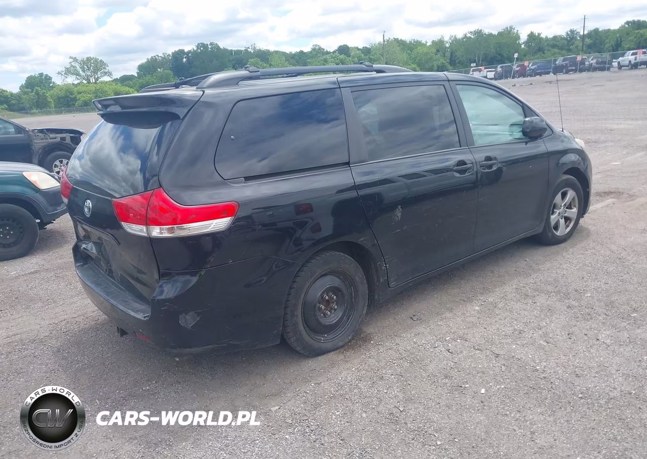 2013 Toyota Sienna Le V6 8 Passenger VIN:5TDKK3DC5DS321849 - 4