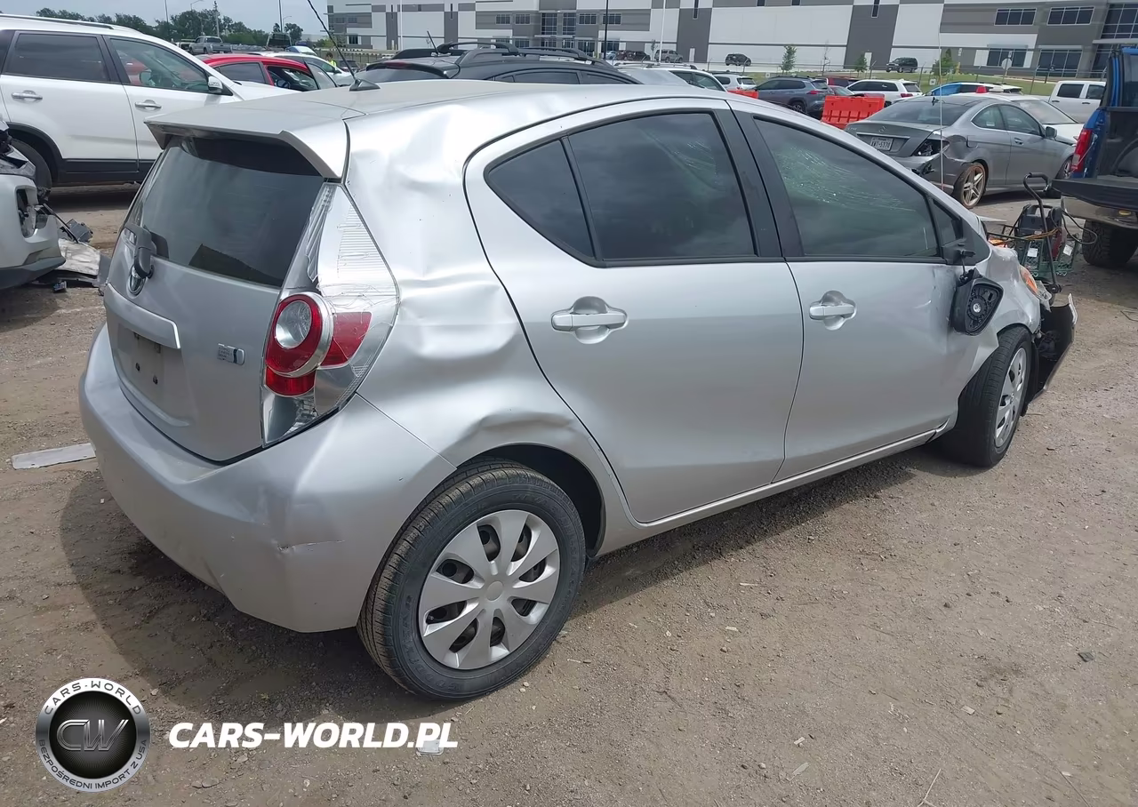 2013 Toyota Prius C Two VIN:JTDKDTB31D1548577 - 4