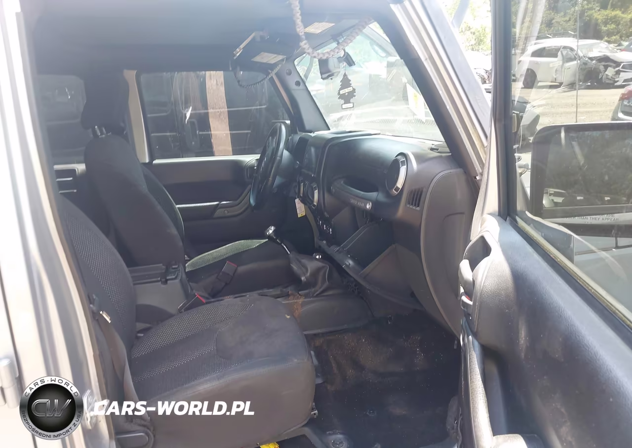 2016 Jeep Wrangler Unlimited Black Bear VIN:1C4BJWDGXGL138217 - 5