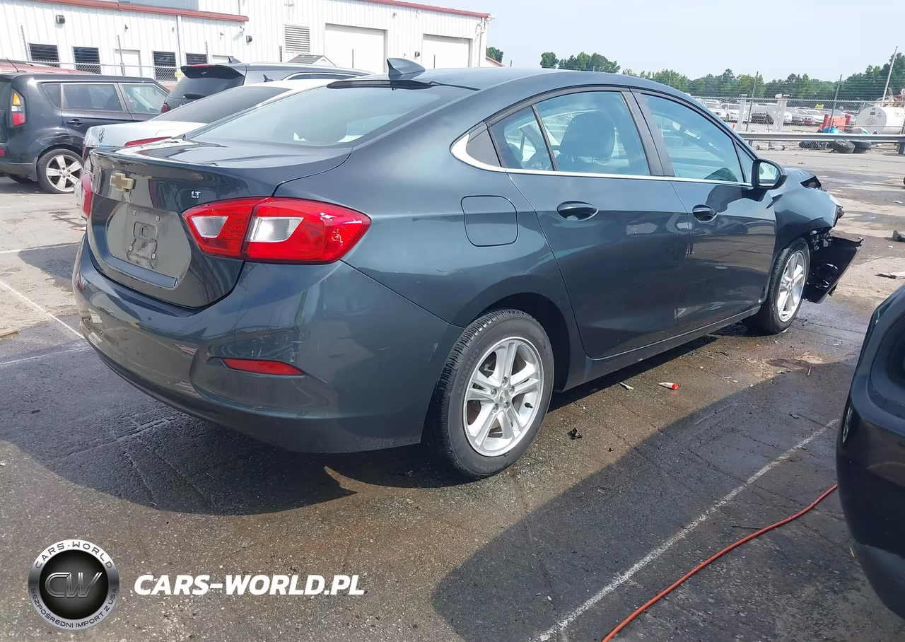 2018 Chevrolet Cruze Lt Auto VIN:1G1BE5SM6J7117753 - 4