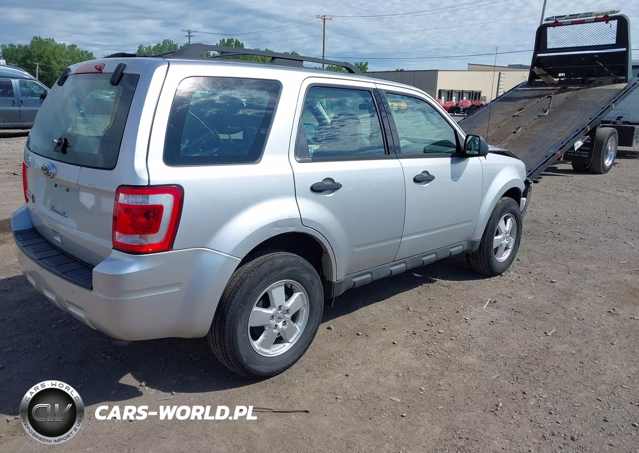 2011 Ford Escape Xls VIN:1FMCU9C75BKA02702 - 4