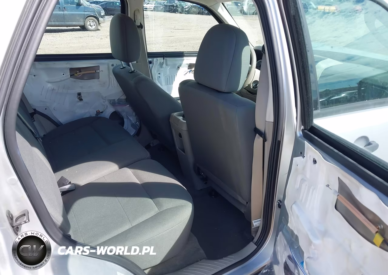 2011 Ford Escape Xls VIN:1FMCU9C75BKA02702 - 8