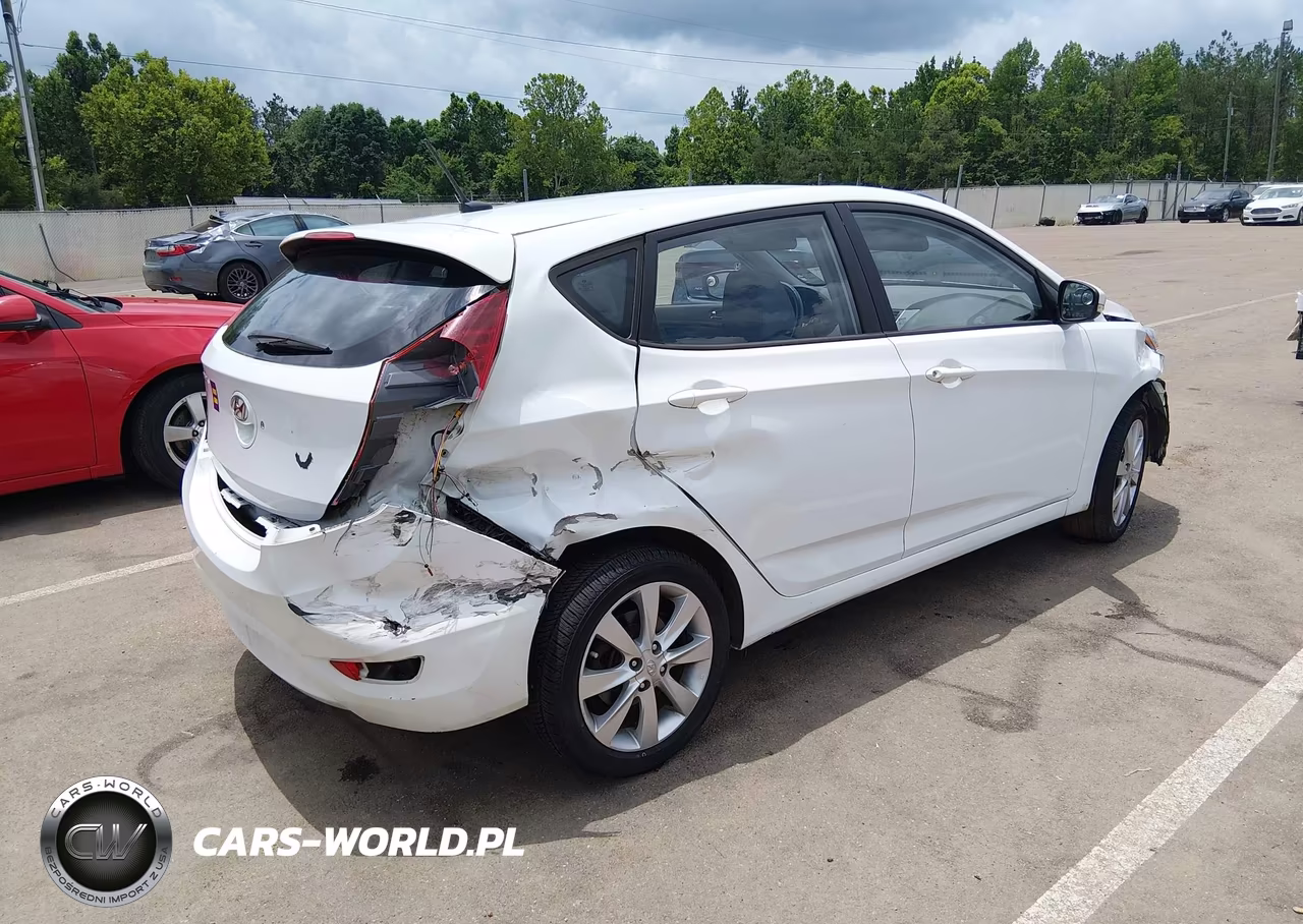 2013 Hyundai Accent Se VIN:KMHCU5AE7DU066371 - 4