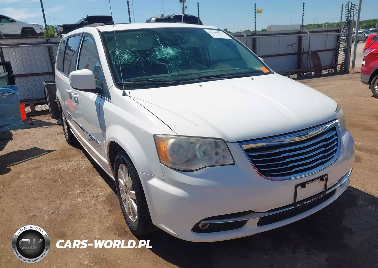 2013 Chrysler Town & Country Touring – zdjęcie 1 z 17