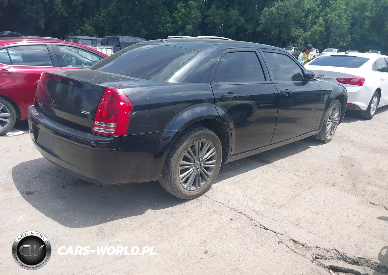 2010 Chrysler 300 300S V6 VIN:2C3CA2CV5AH329047 - 4