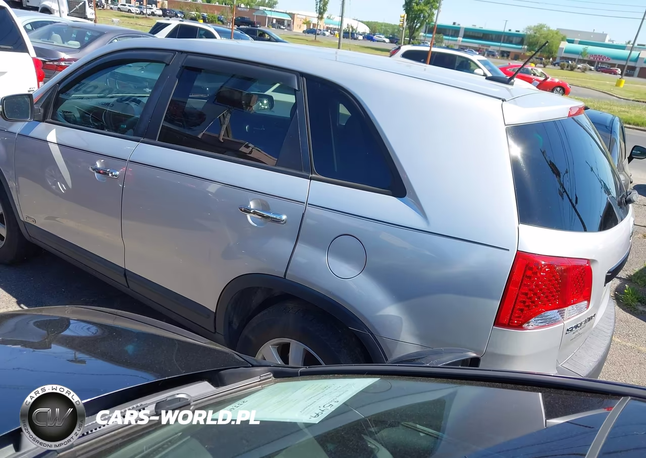 2011 Kia Sorento Lx VIN:5XYKTCA18BG154994 - 3