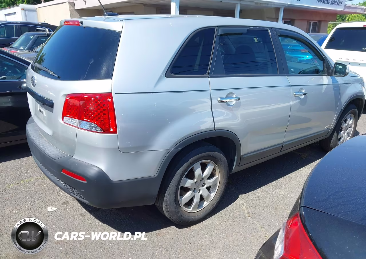 2011 Kia Sorento Lx VIN:5XYKTCA18BG154994 - 4