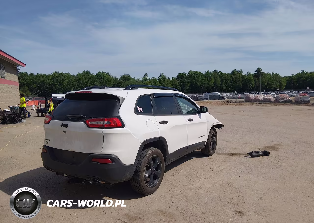 2017 Jeep Cherokee Altitude 4X4 VIN:1C4PJMAS2HW576197 - 4