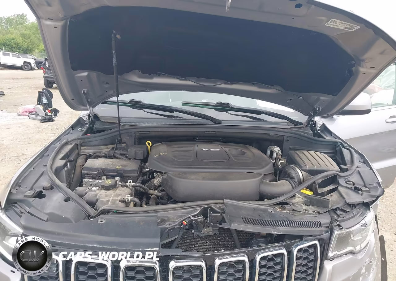 2017 Jeep Grand Cherokee Laredo 4X4 VIN:1C4RJFAG8HC884637 - 10