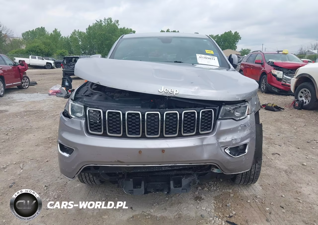 2017 Jeep Grand Cherokee Laredo 4X4 VIN:1C4RJFAG8HC884637 - 12